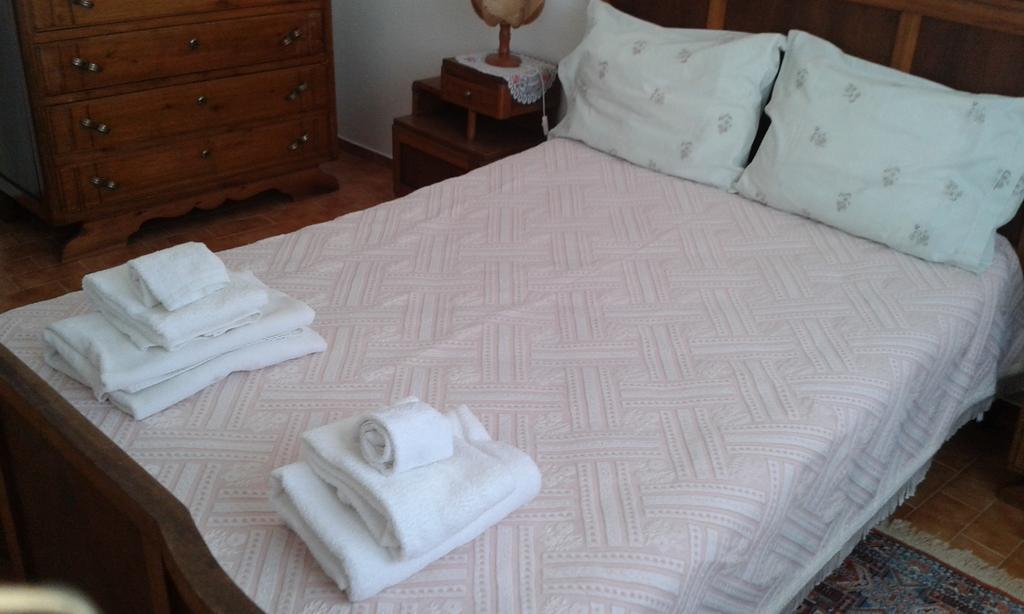 Casa Amarela Guesthouse Лагос Стая снимка