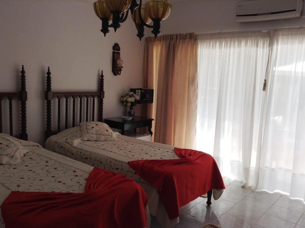Casa Amarela Guesthouse Лагос Екстериор снимка