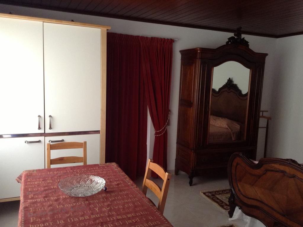 Casa Amarela Guesthouse Лагос Стая снимка