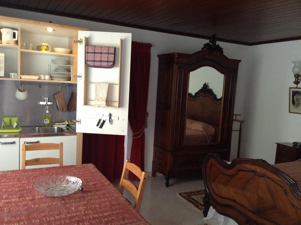 Casa Amarela Guesthouse Лагос Стая снимка