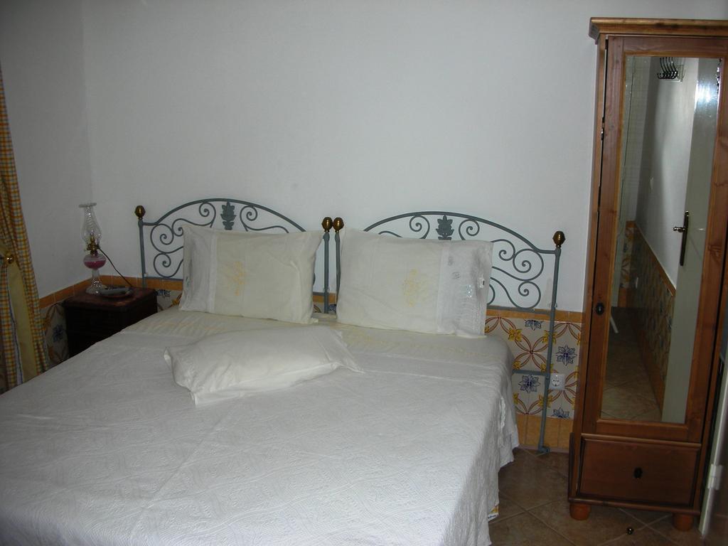 Casa Amarela Guesthouse Лагос Стая снимка