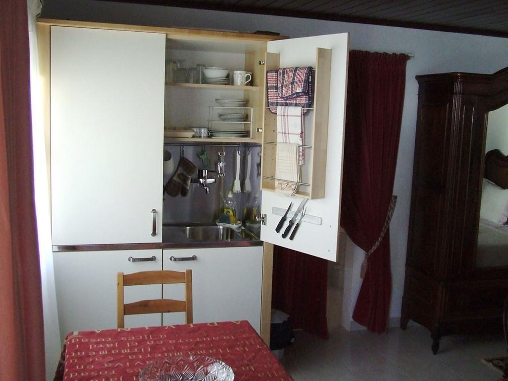 Casa Amarela Guesthouse Лагос Стая снимка