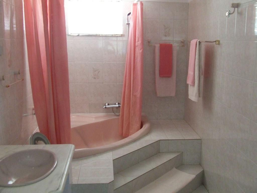 Casa Amarela Guesthouse Лагос Стая снимка