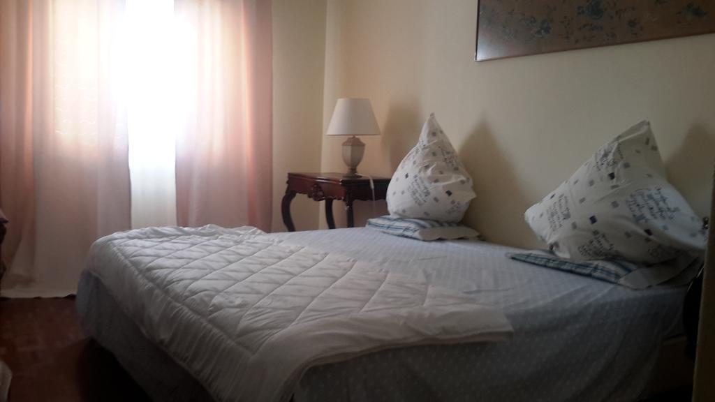 Casa Amarela Guesthouse Лагос Екстериор снимка